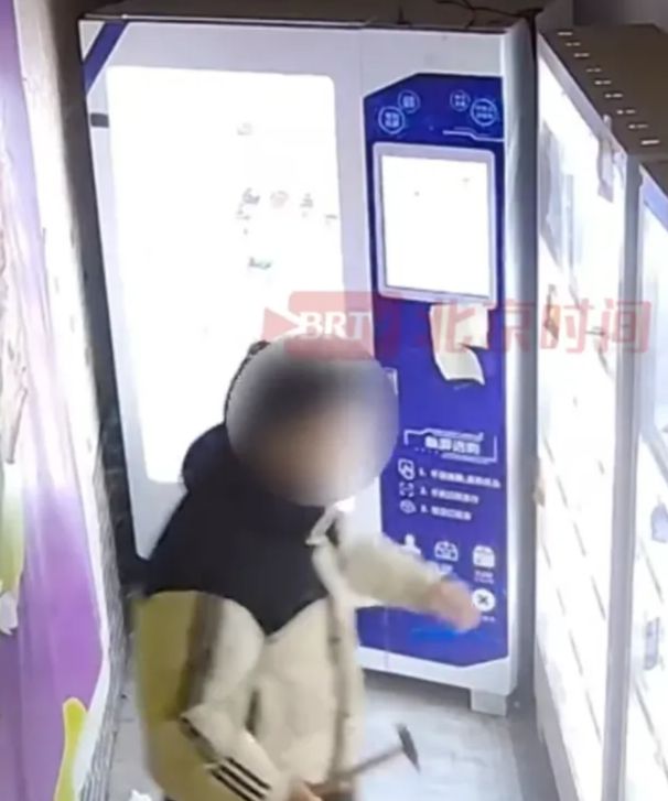 趣用品店主：此类针对性盗窃已非首次不朽情缘网站男子凌晨持锤砸门偷情